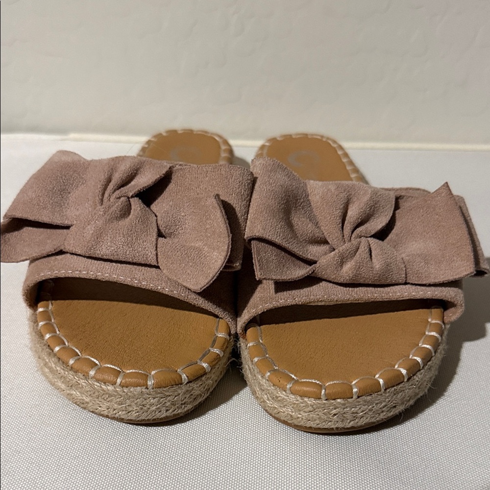 Bow-Accent Espadrille Slide Sandals in Mauve Taupe